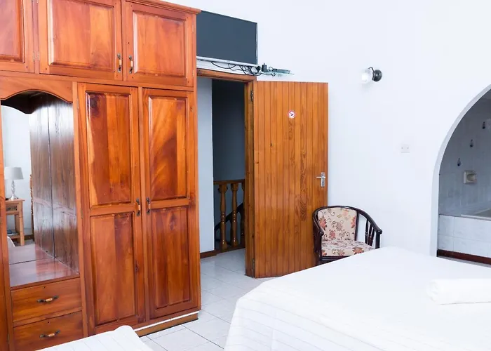 Guest house Le Manglier 3*