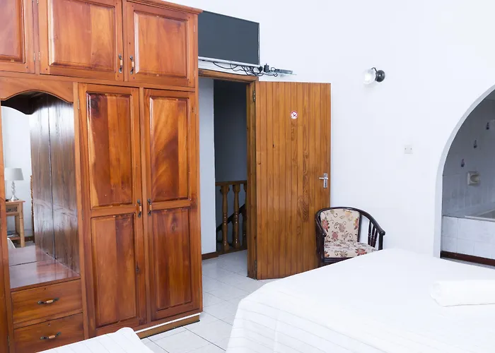 Le Manglier Guest house 3*